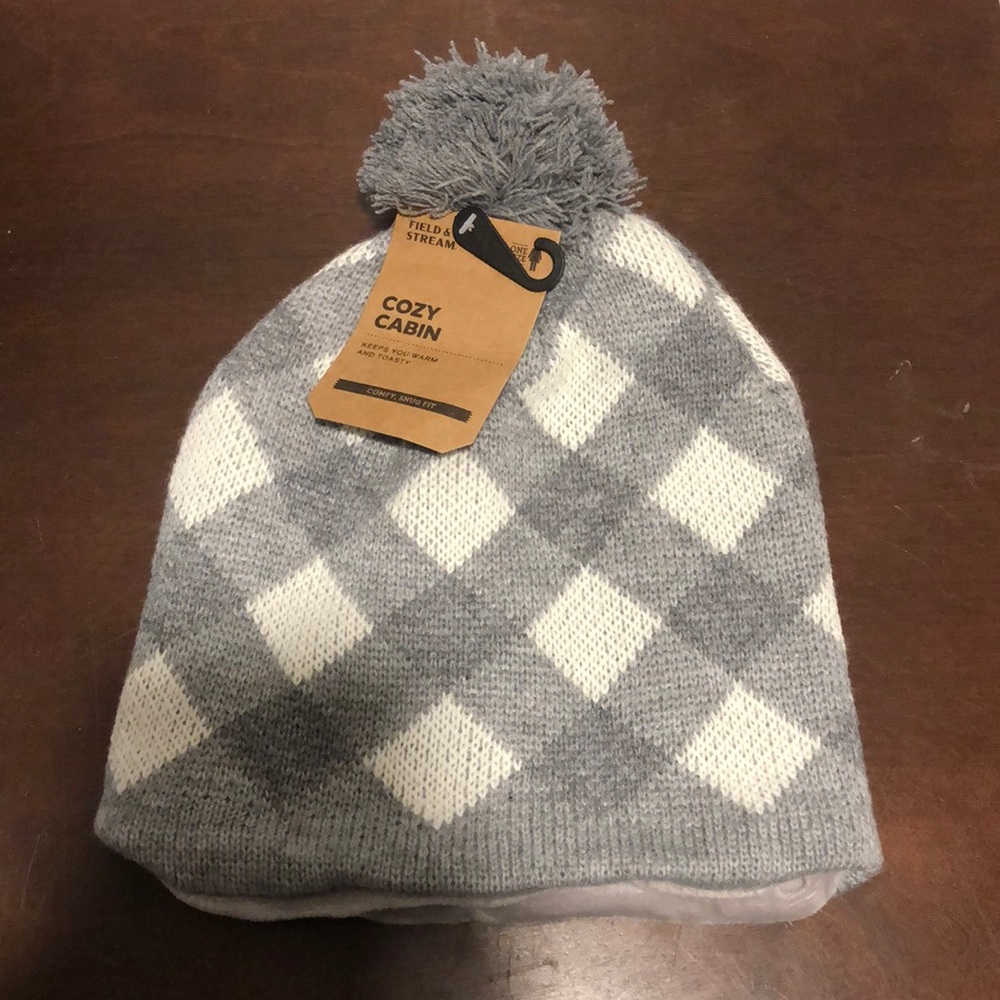 NEW Field & Stream pom-pom winter hat